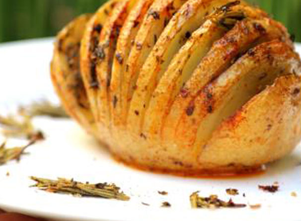 Hasselback potatoes : pommes de terre rties  la sudoise
