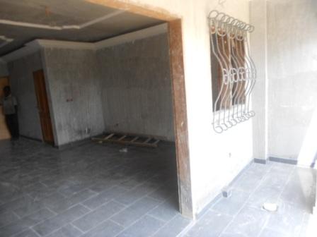 IMMEUBLE DE R+3  Une villa de 04 pices au dessus avec une Fondation de R 3 du 2 immeuble.