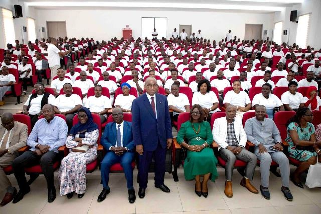 C�te d'Ivoire : 4 900 enseignants contractuels de math�matiques et de physique-chimie form�s