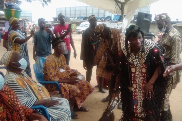 Les dozos de Cte d'Ivoire s' engagent pour la paix