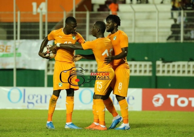 Oh honte! Max Gradel et Nicolas Pp se disputent pour un penalty