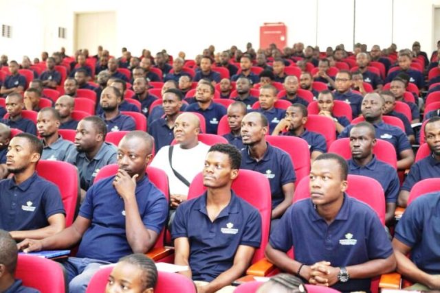 C�te d'Ivoire : 1 800 enseignants d�ploy�s apr�s deux semaines de formation, un pari sur l'urgence ?
