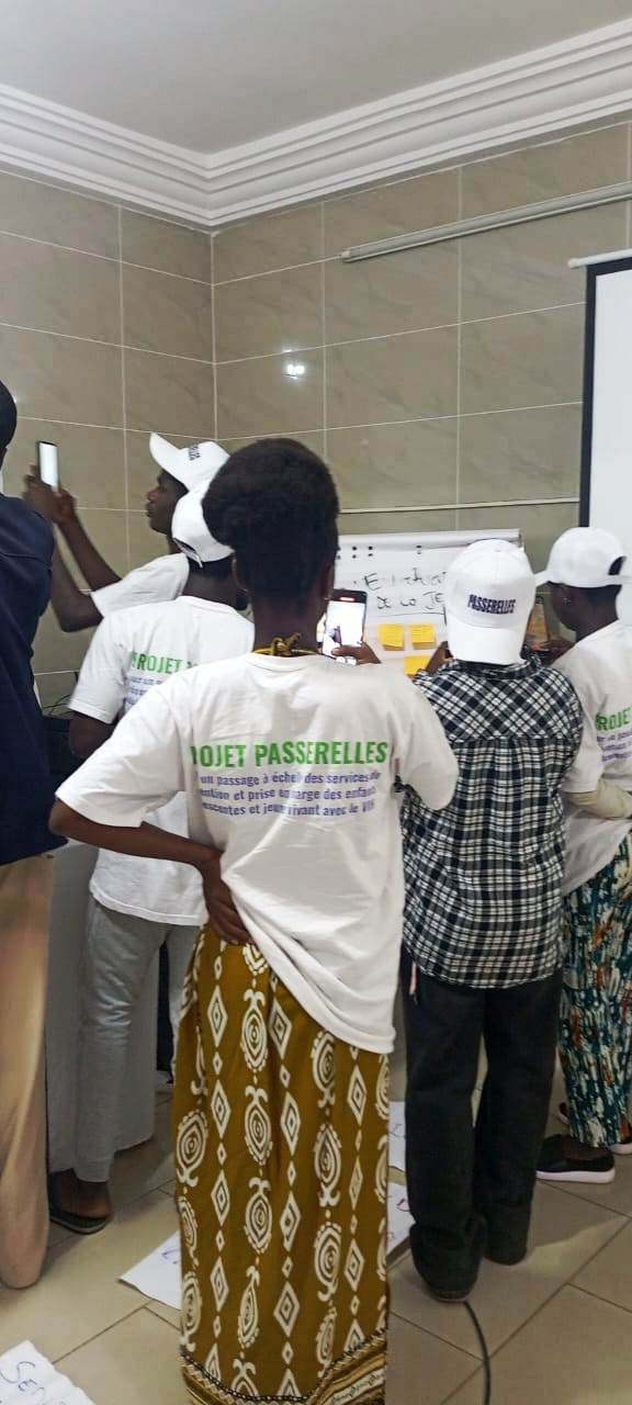 C�te d'Ivoire - Yamoussoukro : Les pairs-�ducateurs du projet passerelles du Centre SAS en r�flexion dans la capitale politique ivoirienne pour diagnostiquer les probl�mes li�s � leurs activit�s