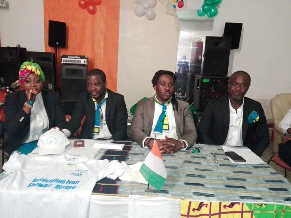 Showbiz : Les artistes ivoiriens se dchirent  Paris, une nouvelle association cre en pleine crise