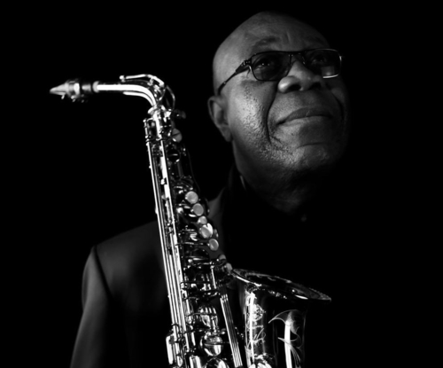 Mort de Manu Dibango, de ''Soul Makossa''  la worldmusic