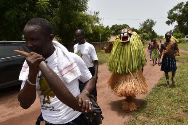 En C�te d'Ivoire, le ballet des grands d�parts � la veille de P�ques et de la f�te de Paquinou