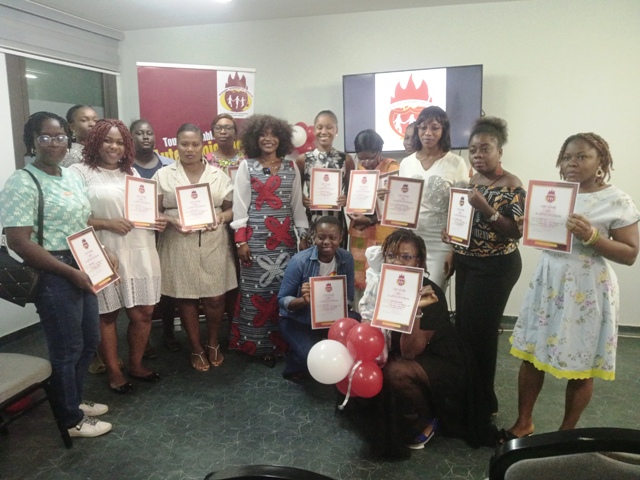 Entrepreneuriat fminin, une association offre des diplmes de participation  plusieurs femmes du domaine