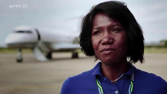 Reportage Femme d'affaire et pilote d'avion en Afrique Tanzanie