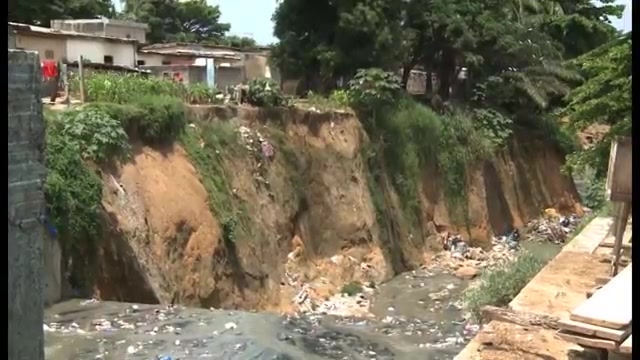 Socit /Yopougon : Un trou bant  deux pas des habitations