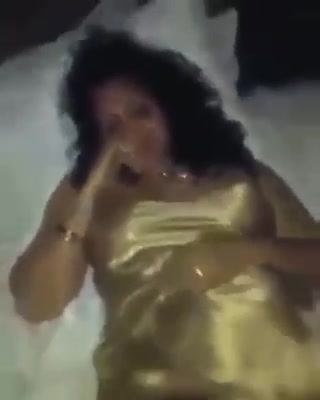 Cet homme a surpris sa femme qui est enceinte dans une chambre d'htel avec un autre homme !