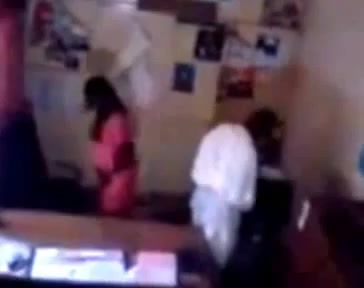 Scandale sexuel : Une deuxime vido du conseiller municipal sngalais de 60 ans en plein bat sexuel avec une autre jeune fille