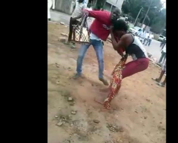 BAGARRE ENTRE JEUNE COUPLE A ABIDJAN ZONE 4 (Abidjan)