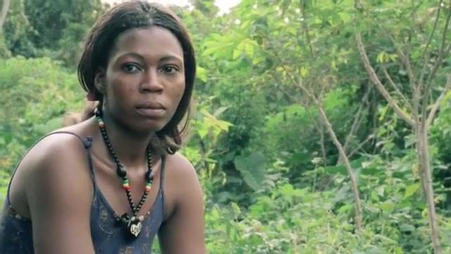 Pascaline, lesbienne, elle est poursuivie par la police au Cameroun.