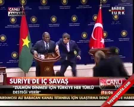 Djibrill Bassole, ministre des Affaires �trang�res du Burkina Faso,s'�vanouit en pleine conf�rence de presse en Turquie