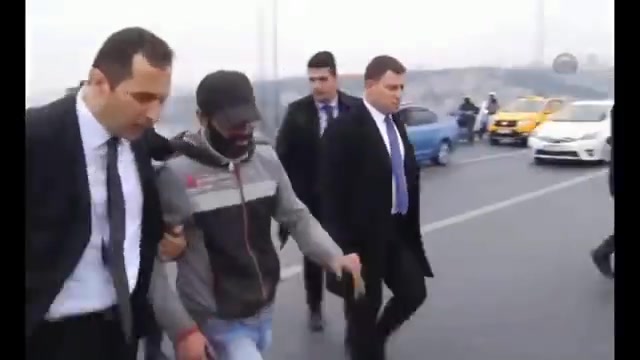 VIDEO BUZZ :Le prsident turc sauve un homme qui tentait de se suicider