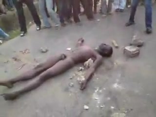 GUINEE: IL TUE SA FEMME ET SE FAIT LYNCHER PAR LA FOULE..